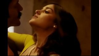 Ileana Hot Erotic Lip Kiss Video