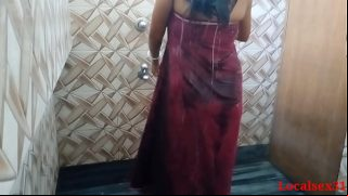 Indian Bhabi Sex In A Bathroom with Red Tawal Hard Sex Film Video